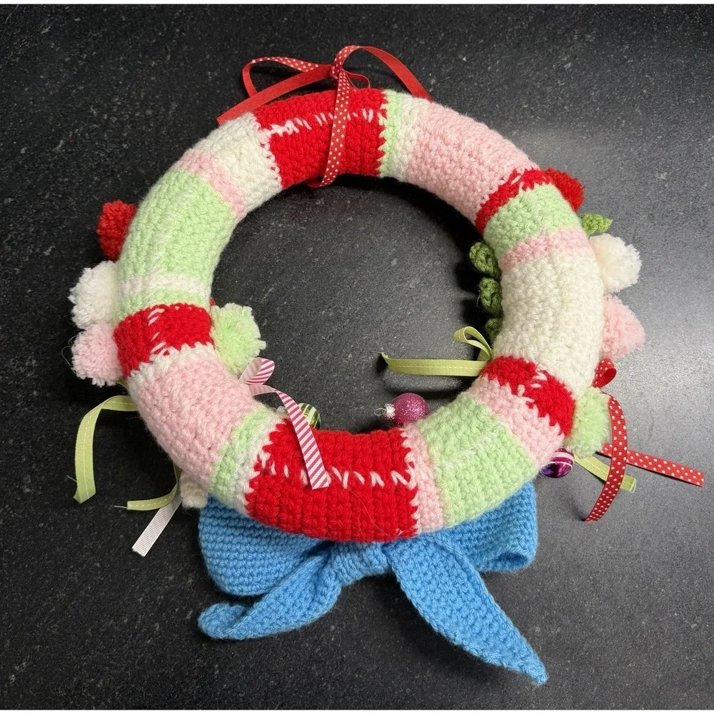 Vtg Handmade Crocheted Christmas Wreath Wall Hanging 13